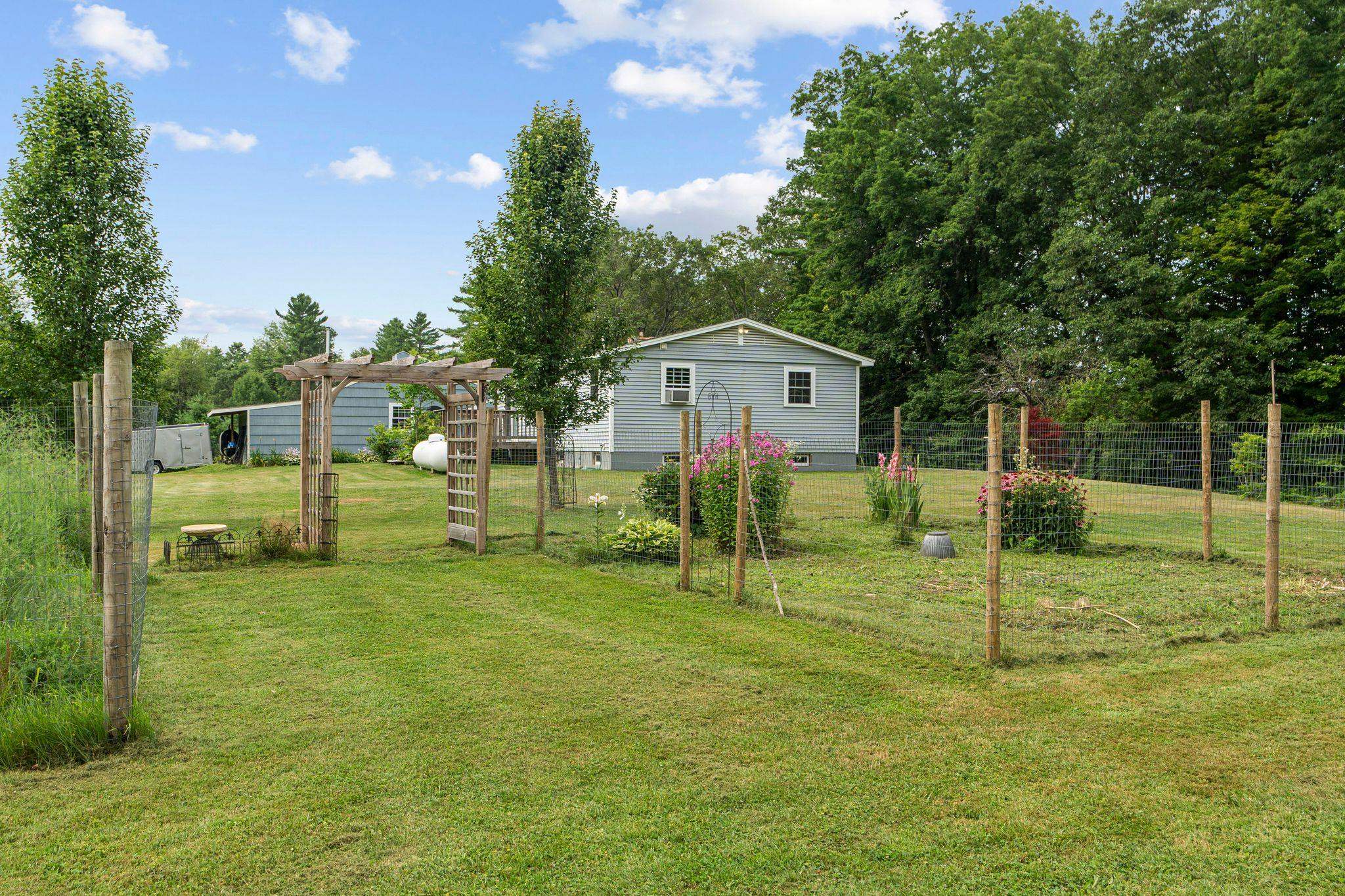 Plainfield, New Hampshire 03781, United States, 3 Bedrooms Bedrooms, ,1 BathroomBathrooms,Residential,Active,184219