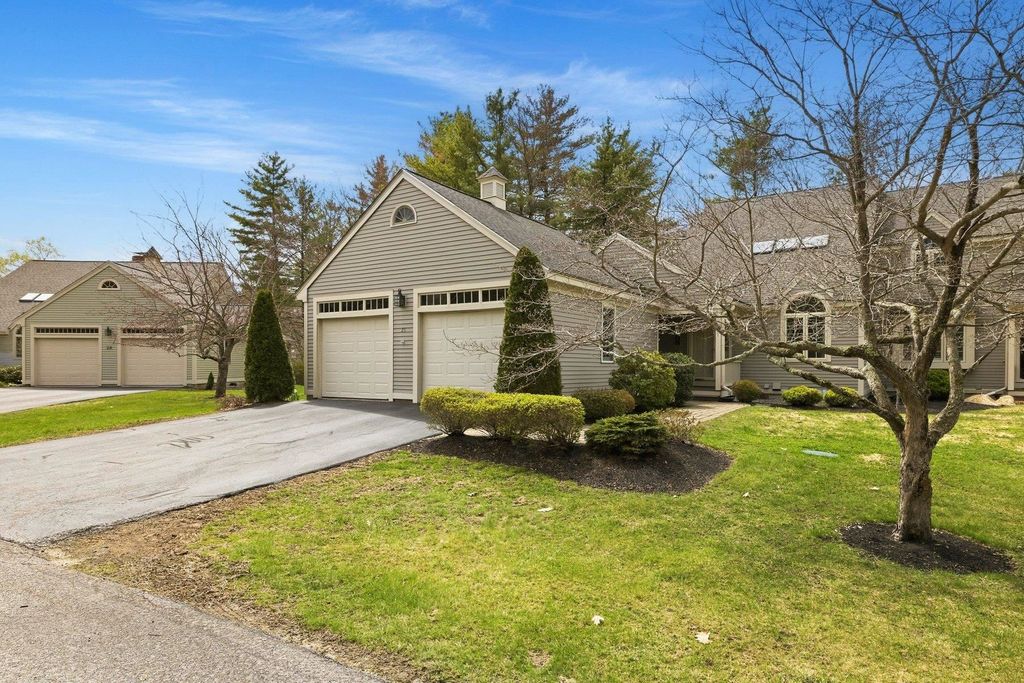 Photo of 25 Peninsula Drive #25, Stratham, NH 03885 (MLS # 5084450)
