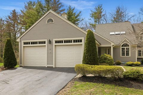 Photo of 25 Peninsula Drive #25, Stratham, NH 03885 (MLS # 5084450)