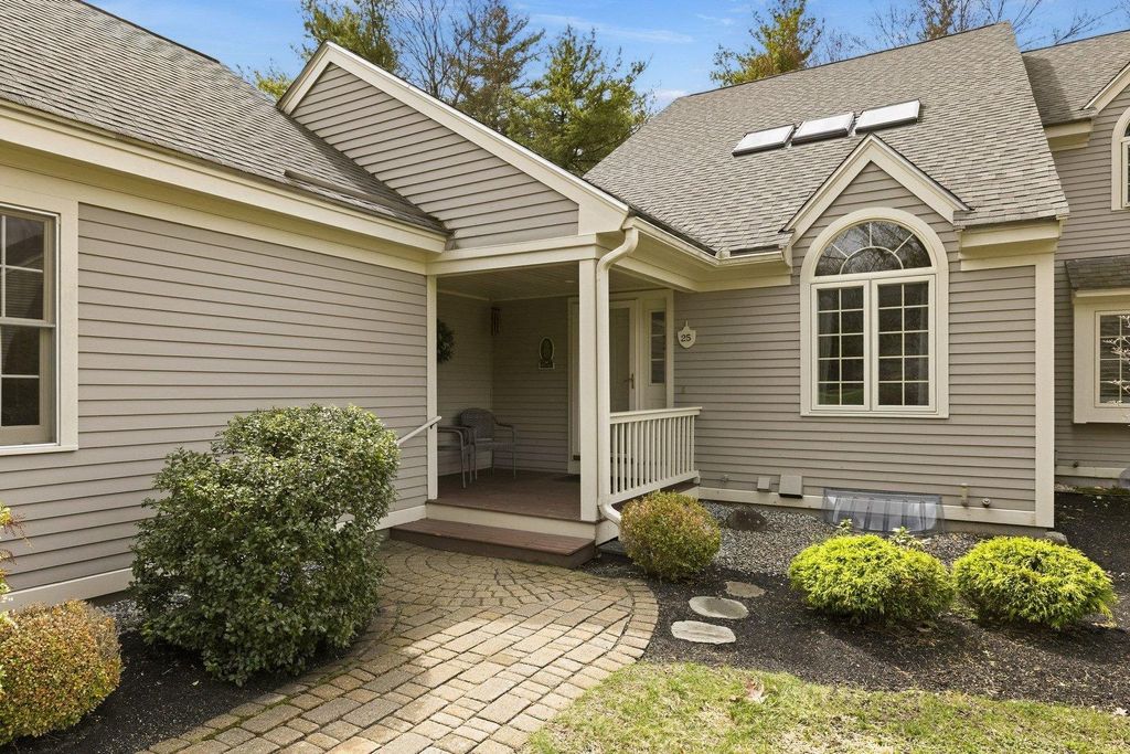 Photo of 25 Peninsula Drive #25, Stratham, NH 03885 (MLS # 5084450)