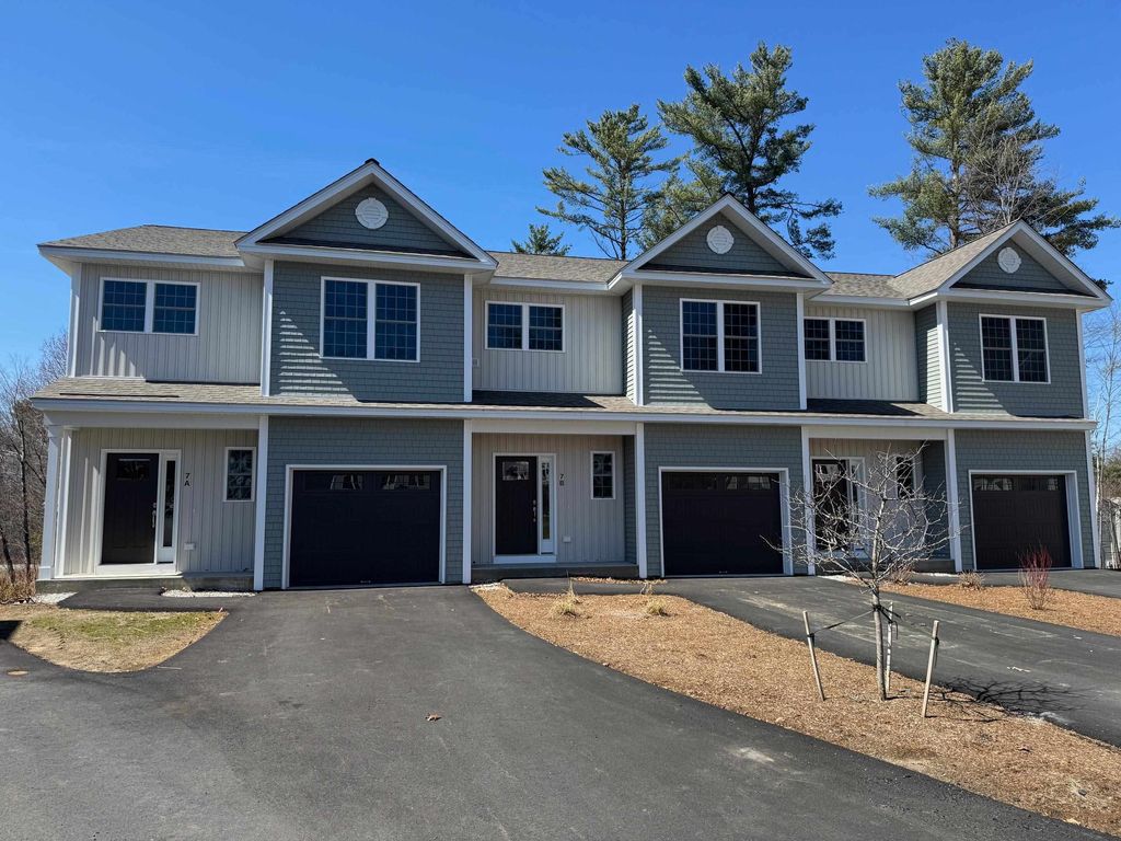 Photo of 7 Dearborn Circle, Goffstown, NH 03045 (MLS # 5083509)
