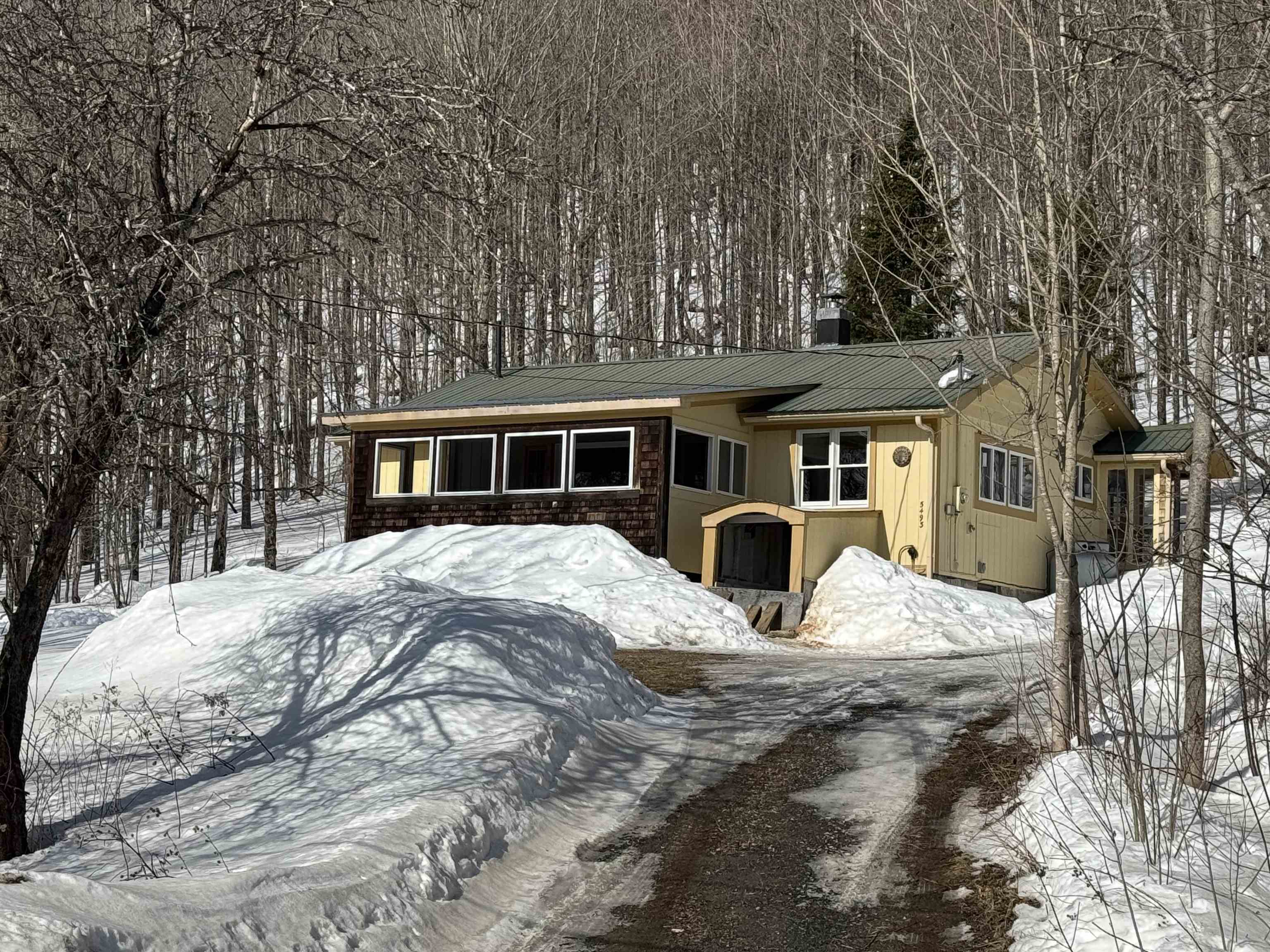 Hyde Park, Vermont 05655, United States, 2 Bedrooms Bedrooms, ,1 BathroomBathrooms,Residential,Active,92931