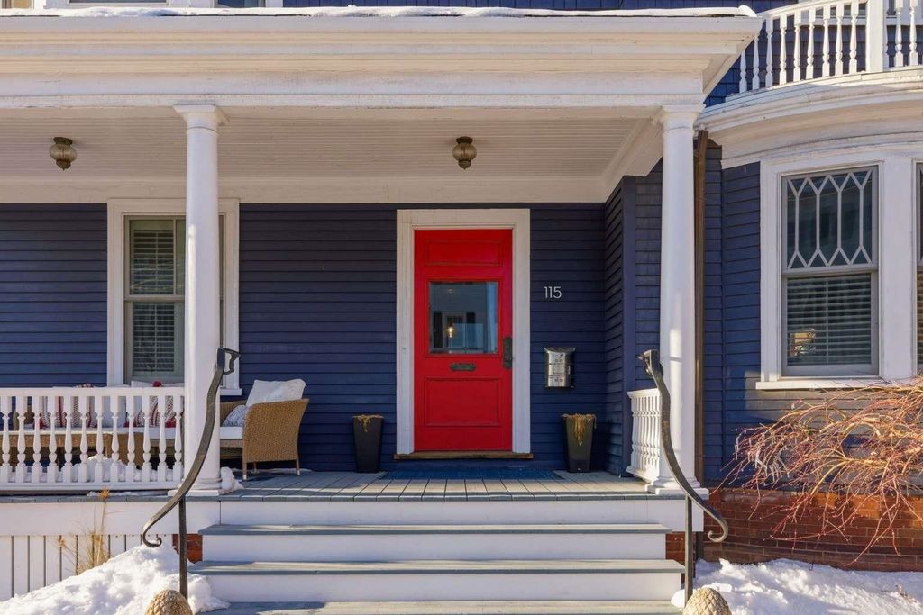 Photo of 115 Court Street, Portsmouth, NH 03801 (MLS # 5077213)