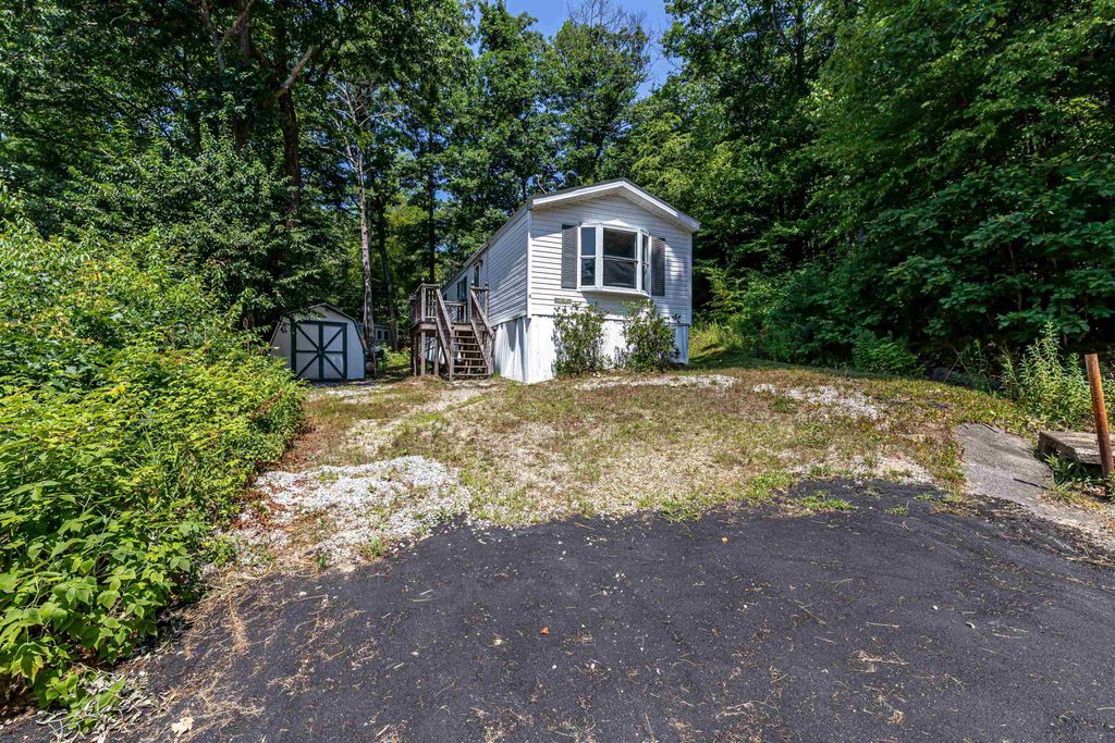 Photo of 6 Jackson Avenue, Allenstown, NH 03275 (MLS # 5054708)