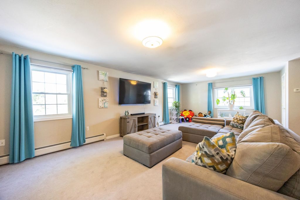 Photo of 9 Leslie Lane, Nashua, NH 03062 (MLS # 5079117)