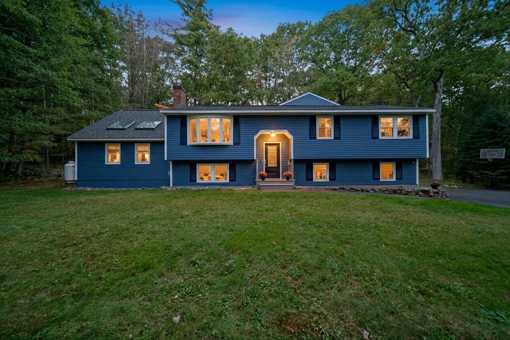 Photo of 22 Winter Hill Road, Goffstown, NH 03045 (MLS # 5068854)