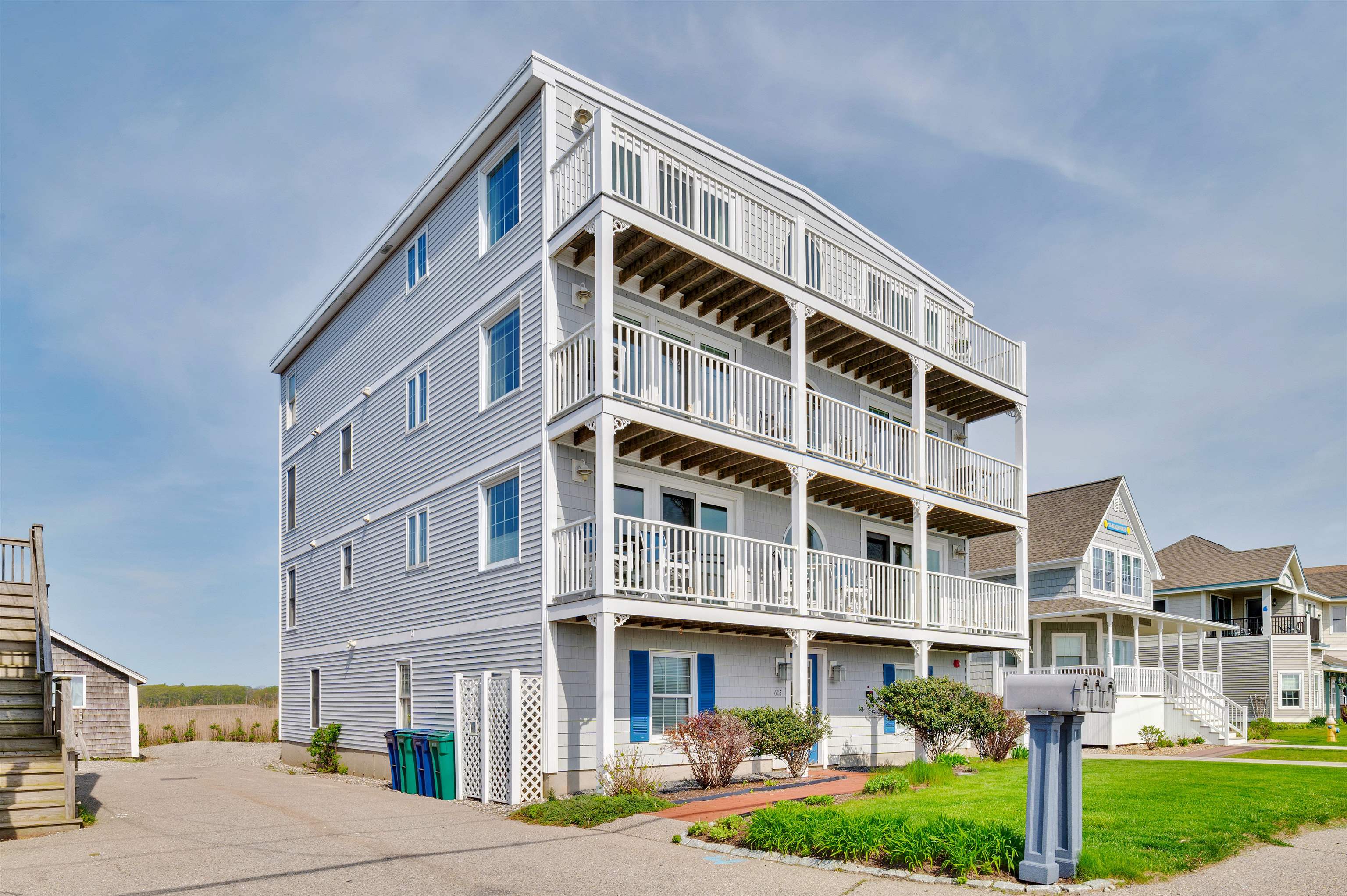 605 Ocean Boulevard 1