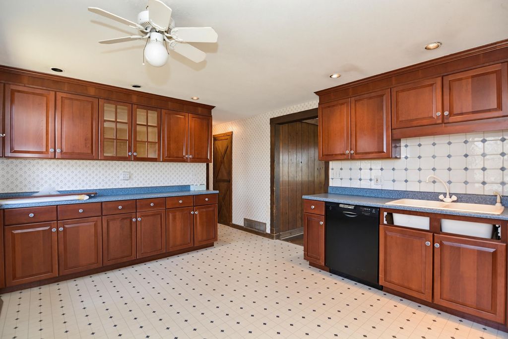 Photo of 2 Westchester Drive, Nashua, NH 03063 (MLS # 5084222)