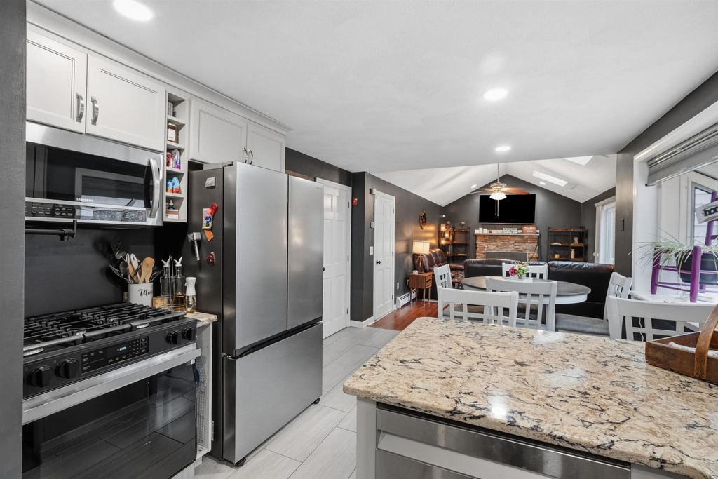 Photo of 35 Shannon Road, Hampstead, NH 03841 (MLS # 5085245)