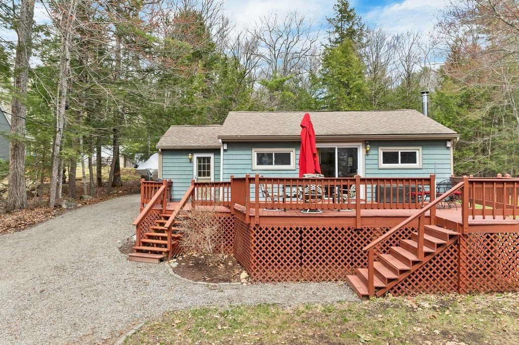 Photo of 31 Rays Way, Moultonborough, NH 03254 (MLS # 5084868)