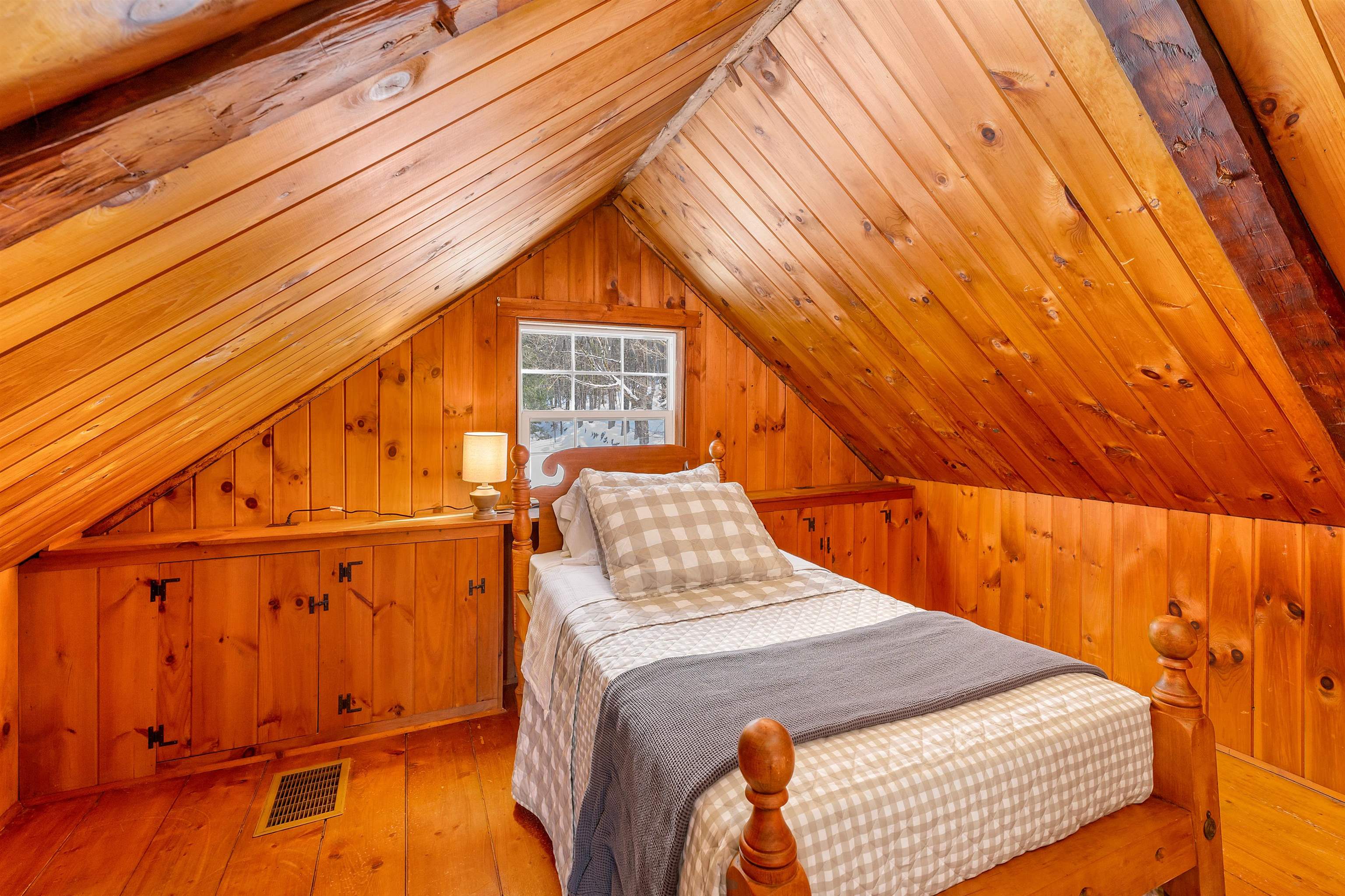 Sunapee, New Hampshire 03782, United States, 3 Bedrooms Bedrooms, ,2 BathroomsBathrooms,Residential,Active,2276