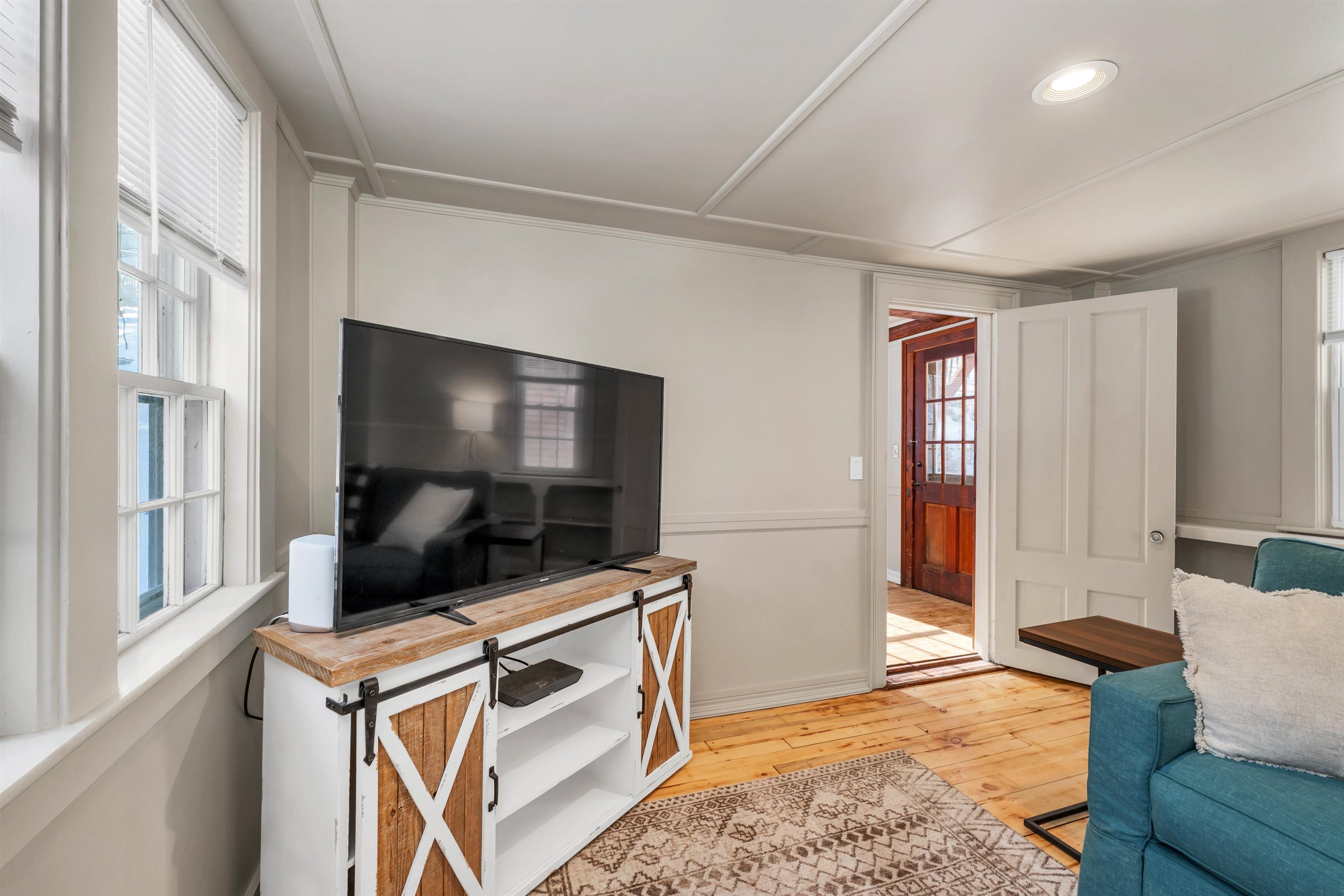 Sunapee, New Hampshire 03782, United States, 3 Bedrooms Bedrooms, ,2 BathroomsBathrooms,Residential,Active,2276