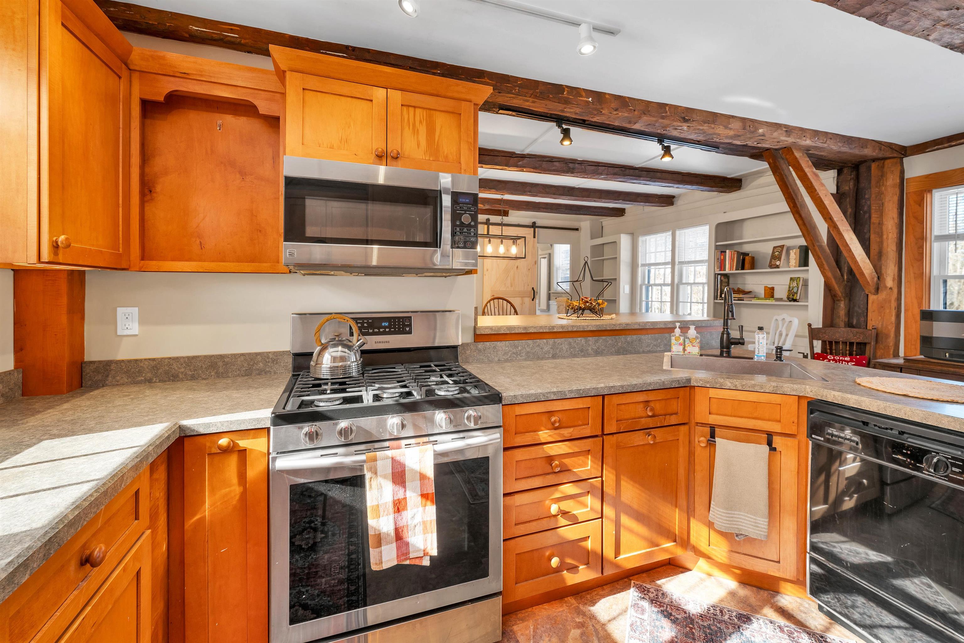 Sunapee, New Hampshire 03782, United States, 3 Bedrooms Bedrooms, ,2 BathroomsBathrooms,Residential,Active,2276