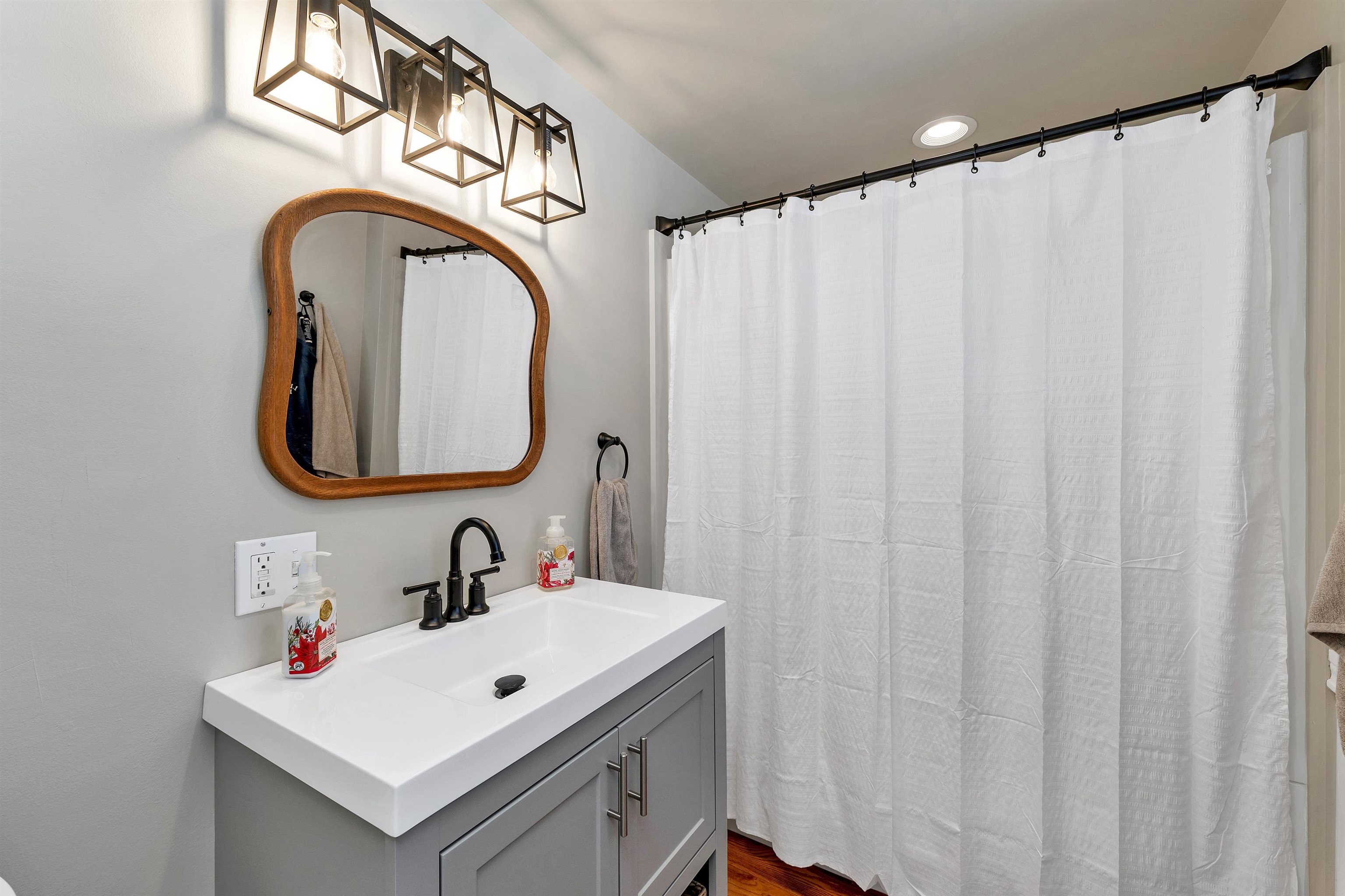 Sunapee, New Hampshire 03782, United States, 3 Bedrooms Bedrooms, ,2 BathroomsBathrooms,Residential,Active,2276