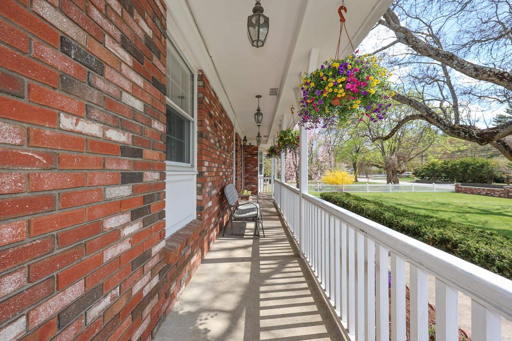 Photo of 815 Goffstown Road, Manchester, NH 03102 (MLS # 5087205)
