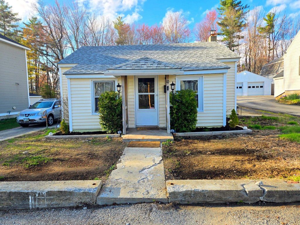 Photo of 10 Lindy Street, Pembroke, NH 03275 (MLS # 5084253)