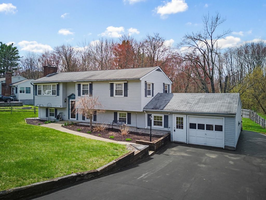 Photo of 11 Whitehall Terrace, Hooksett, NH 03106 (MLS # 5084951)