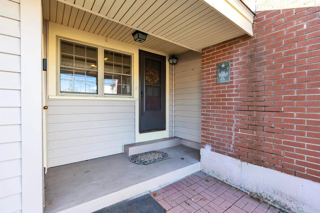 Photo of 35 Little Avenue, Manchester, NH 03109 (MLS # 5071284)