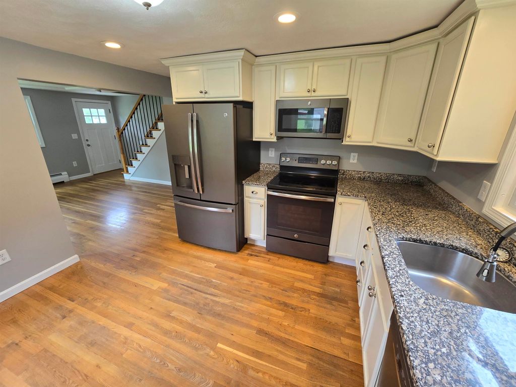 Photo of 7 Loretta Avenue, Pelham, NH 03076 (MLS # 5065144)