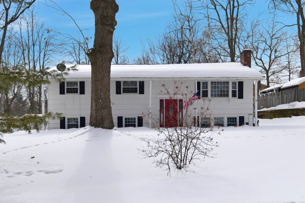 Photo of 154 Westwood Drive, Nashua, NH 03062 (MLS # 5077068)