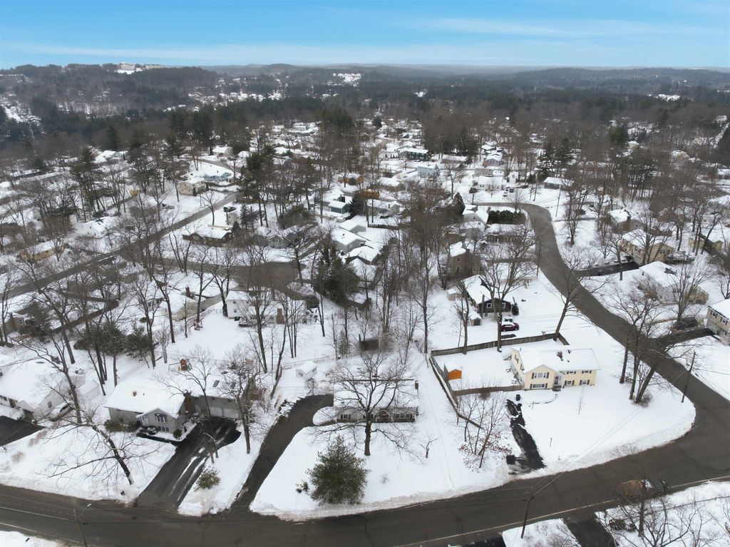 Photo of 154 Westwood Drive, Nashua, NH 03062 (MLS # 5077068)