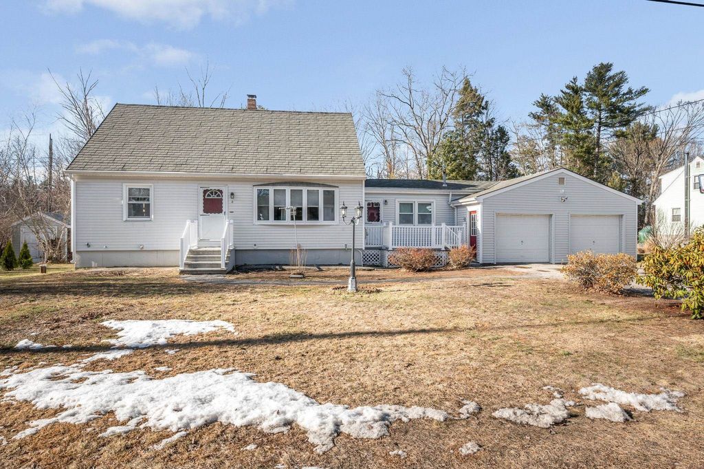 Photo of 4 Paul Avenue, Derry, NH 03038 (MLS # 5079875)