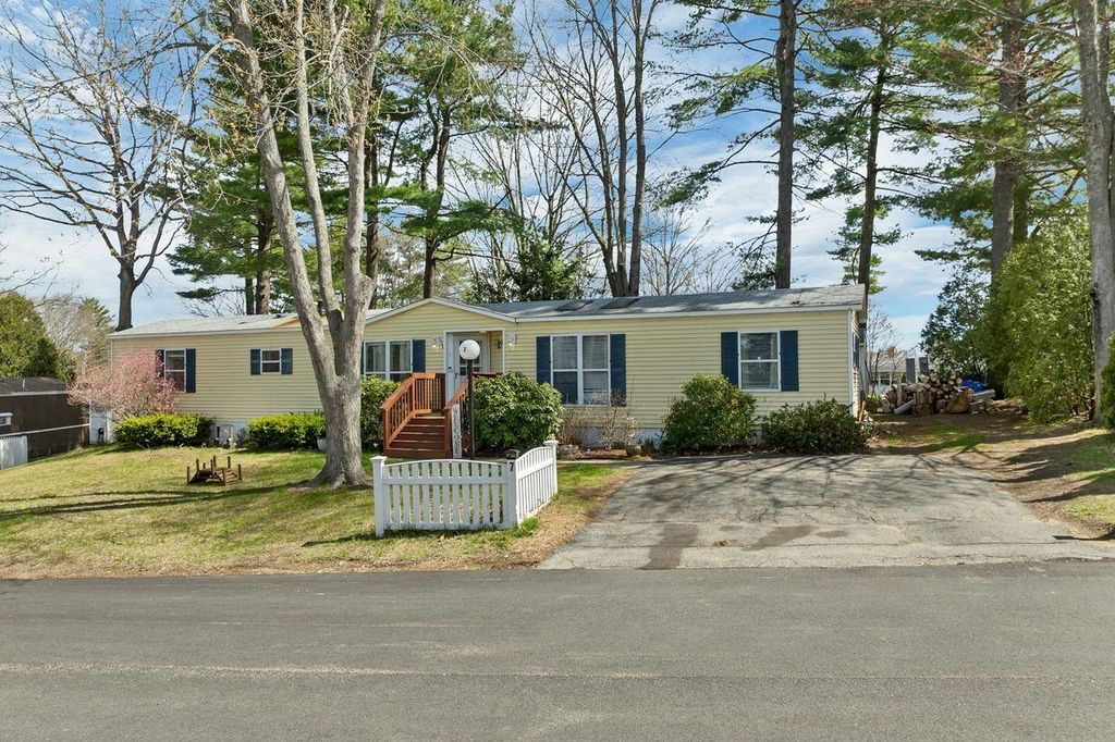 Photo of 7 N Dewberry Lane, Rochester, NH 03867 (MLS # 5086021)