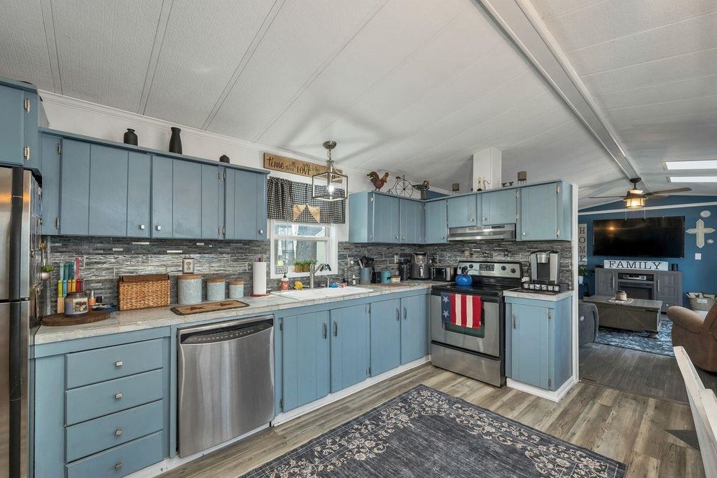 Photo of 7 N Dewberry Lane, Rochester, NH 03867 (MLS # 5086021)