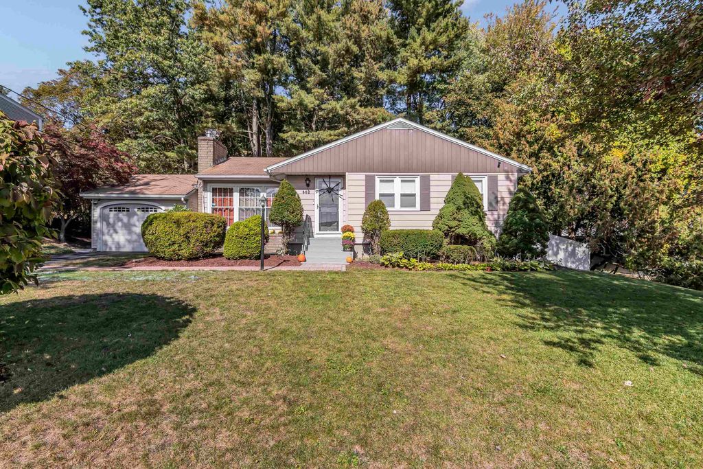 Photo of 662 Amherst Street, Manchester, NH 03104 (MLS # 5063937)