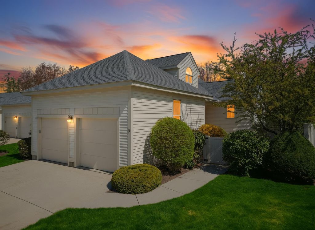 Photo of 9 Pebble Beach Drive, Bedford, NH 03110 (MLS # 5086205)