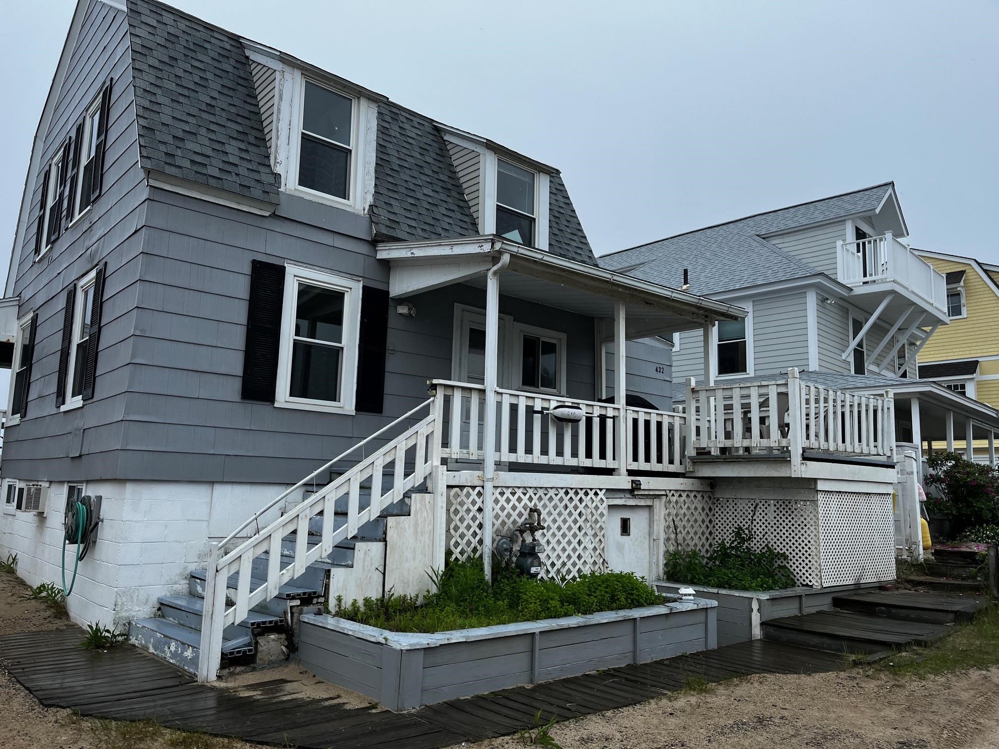 432 North End Boulevard