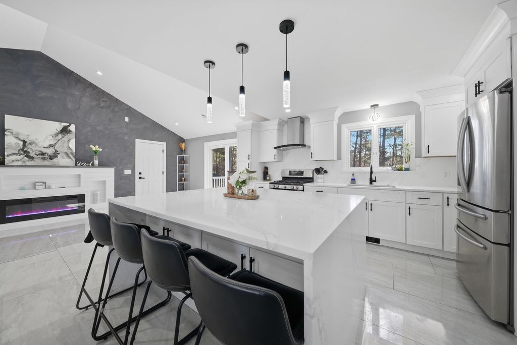 Photo of 24 Hunters Lane, Nashua, NH 03063 (MLS # 5082924)