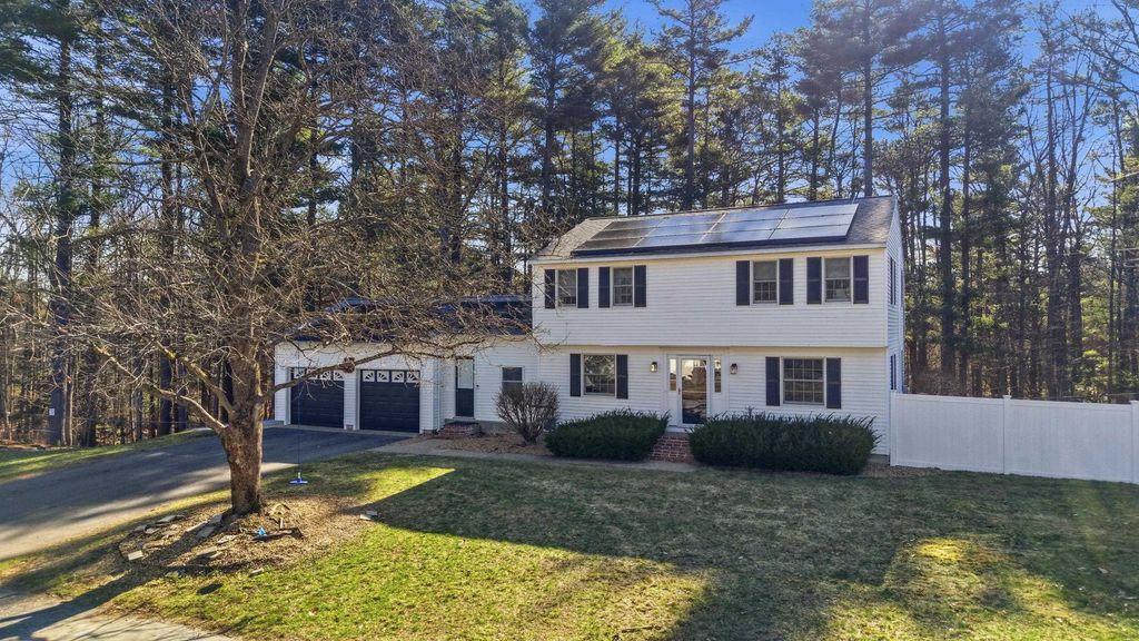 Photo of 24 Hunters Lane, Nashua, NH 03063 (MLS # 5082924)