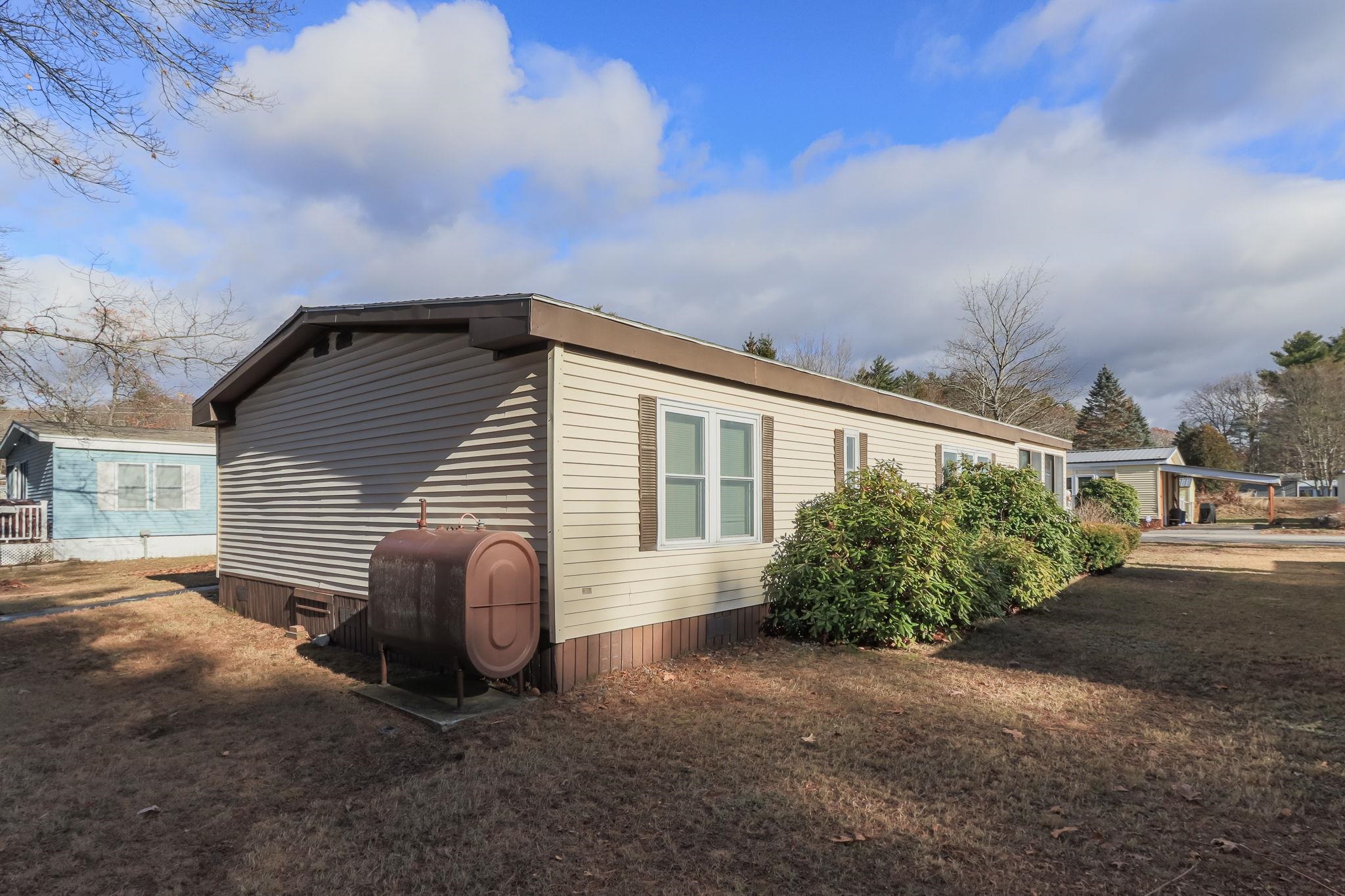 Goffstown, New Hampshire 03045, United States, 3 Bedrooms Bedrooms, ,2 BathroomsBathrooms,Residential,Active,249042