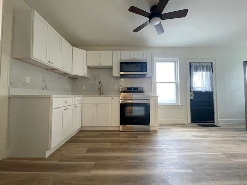 Photo of 460 Lincoln Street, Manchester, NH 03103 (MLS # 5085869)