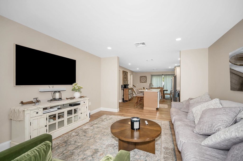 Photo of 35 Mt Pleasant Street, Derry, NH 03038 (MLS # 5088255)
