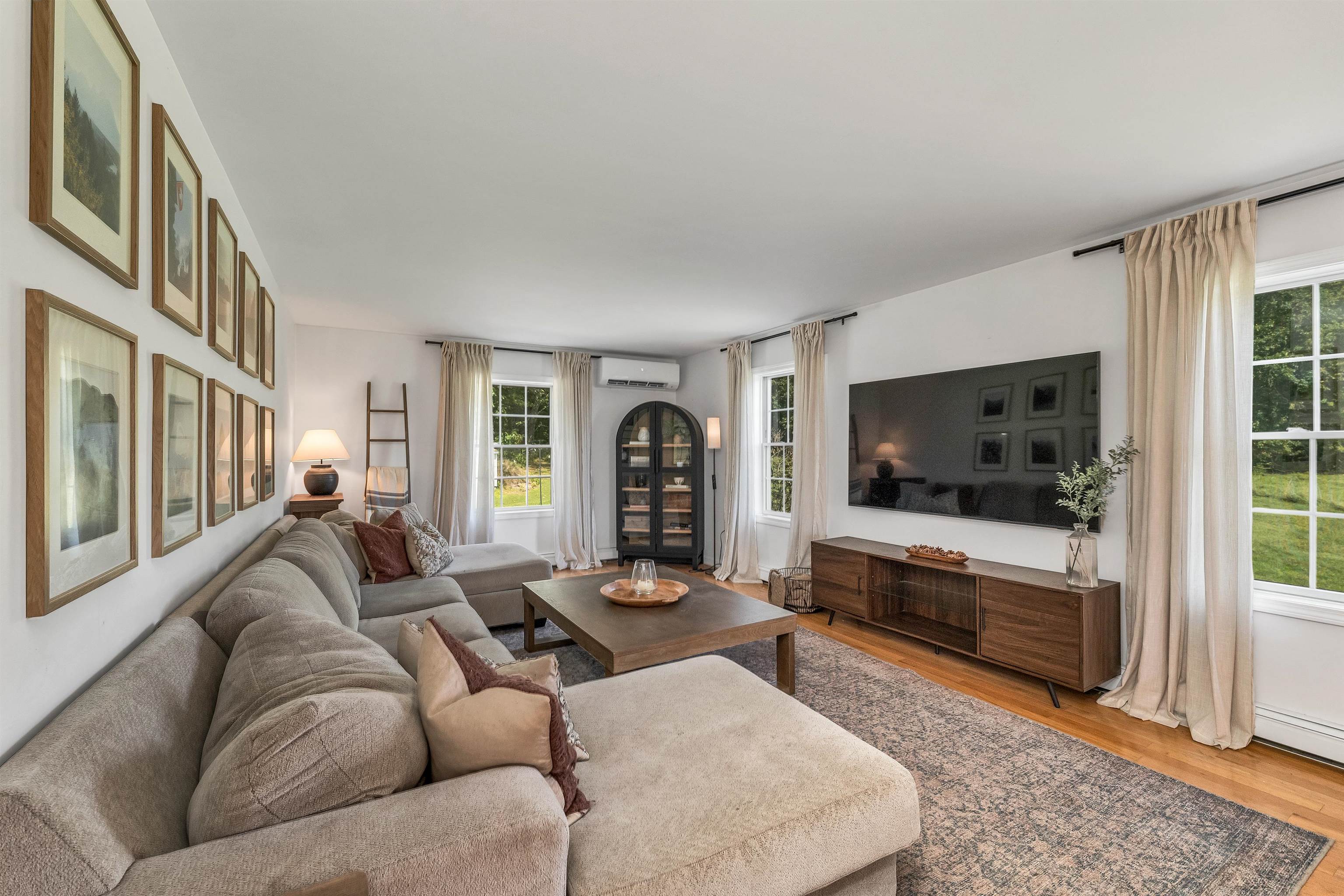 228 Ye Olde Canterbury Road