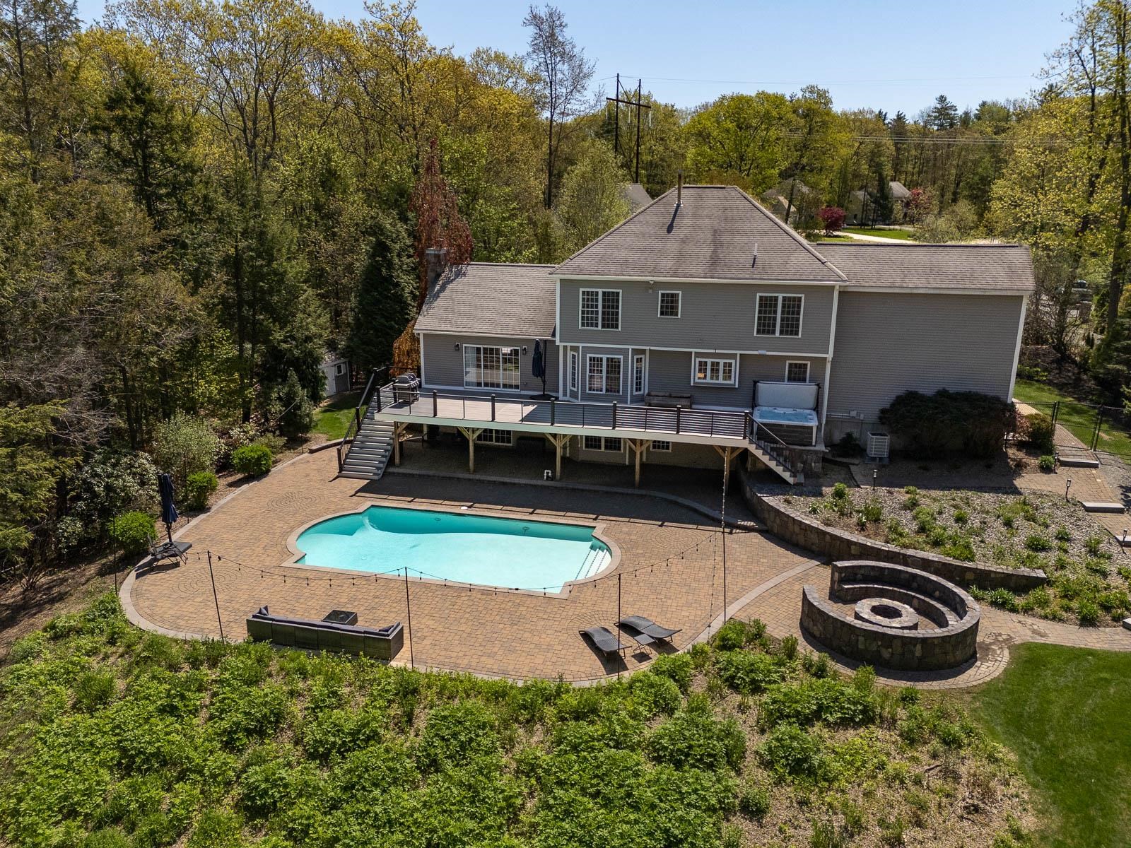 62 Quaker Lane