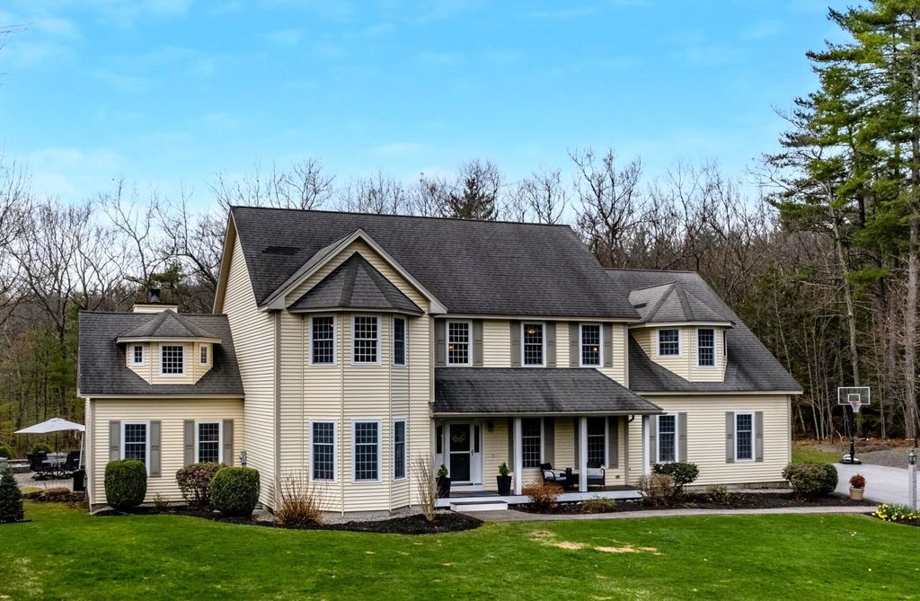 Photo of 70 Greenmeadow Lane, Bedford, NH 03110 (MLS # 5085273)
