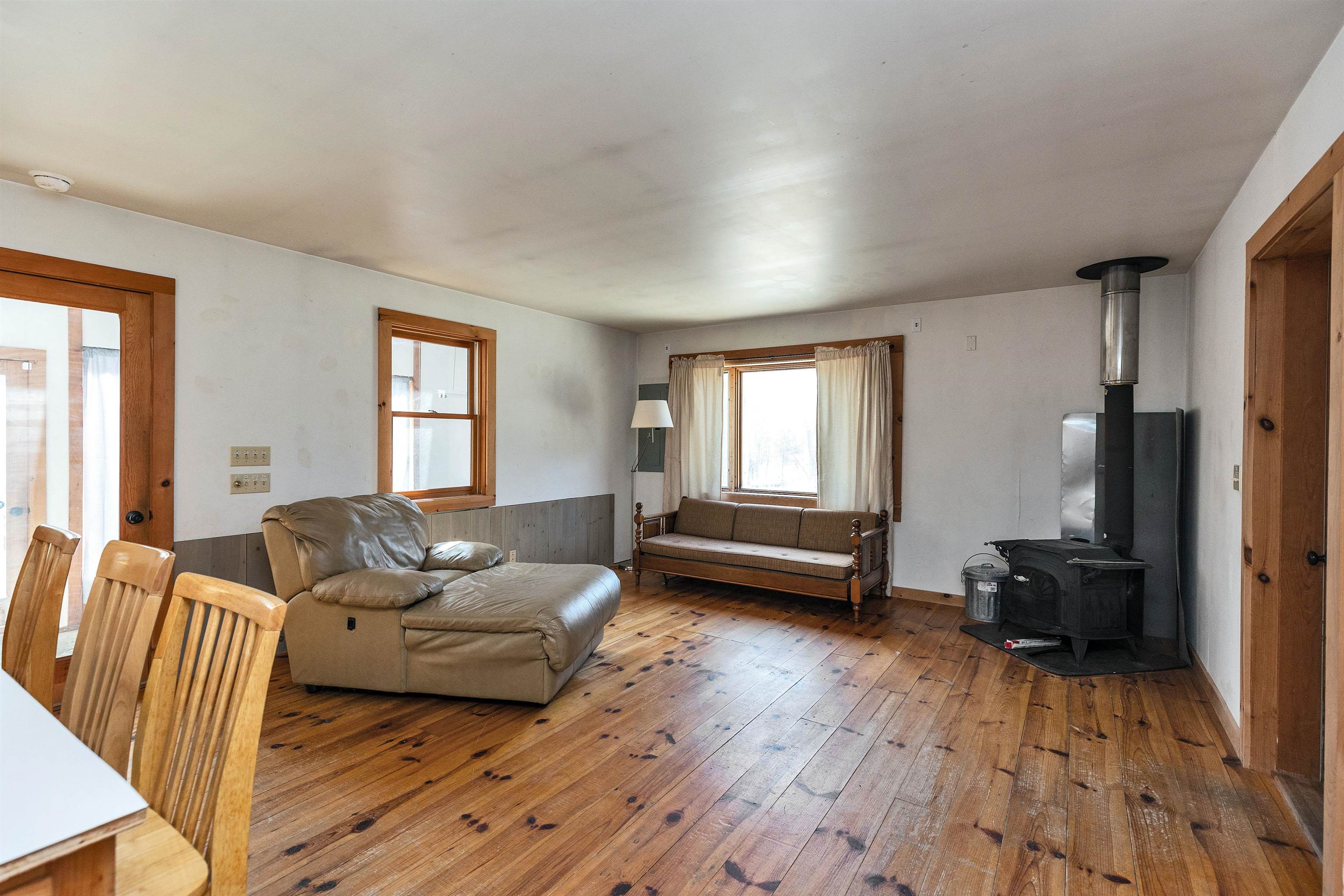 Bennington, New Hampshire 03442, United States, 2 Bedrooms Bedrooms, ,3 BathroomsBathrooms,Residential,Active,135580