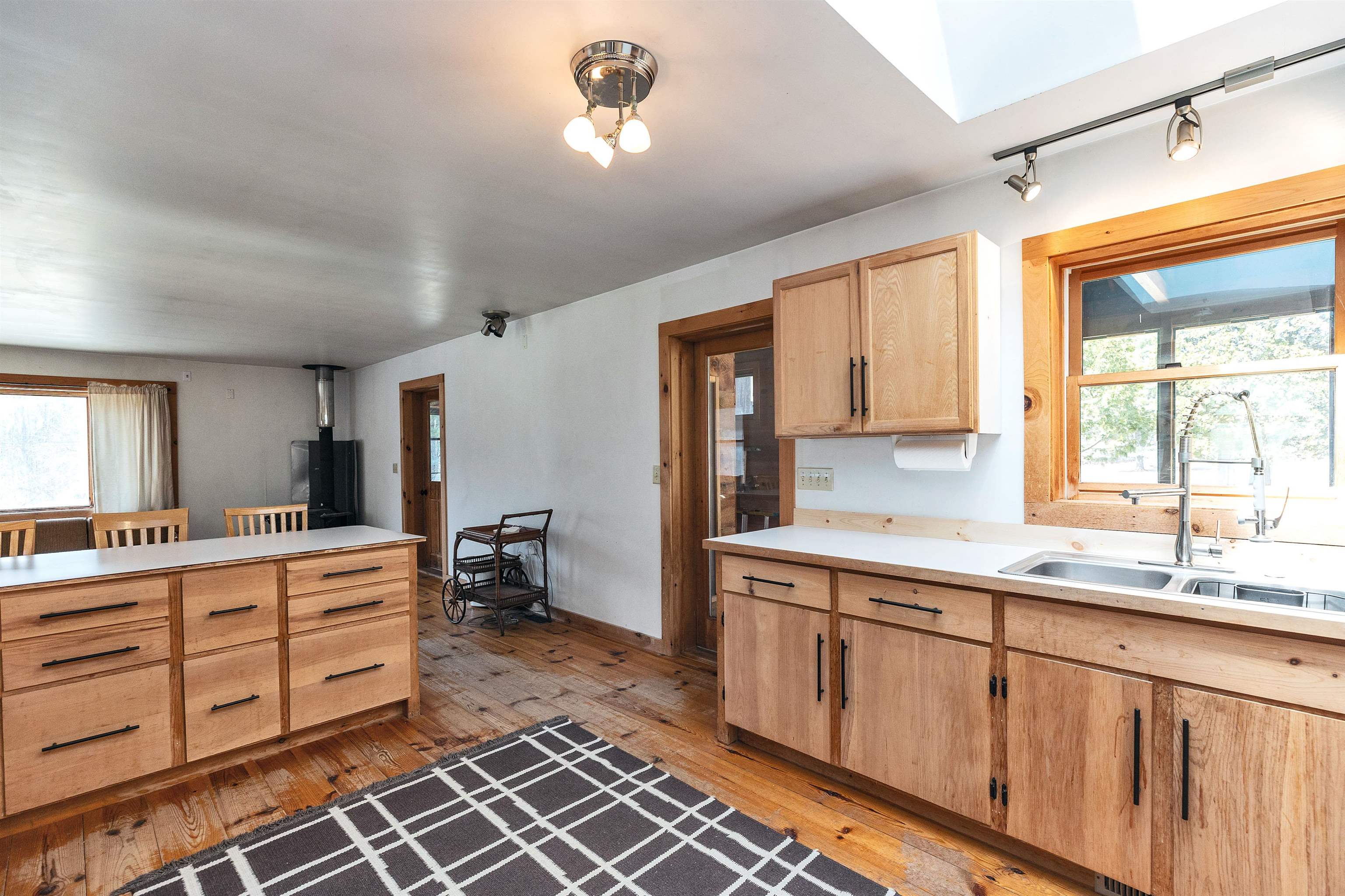 Bennington, New Hampshire 03442, United States, 2 Bedrooms Bedrooms, ,3 BathroomsBathrooms,Residential,Active,135580