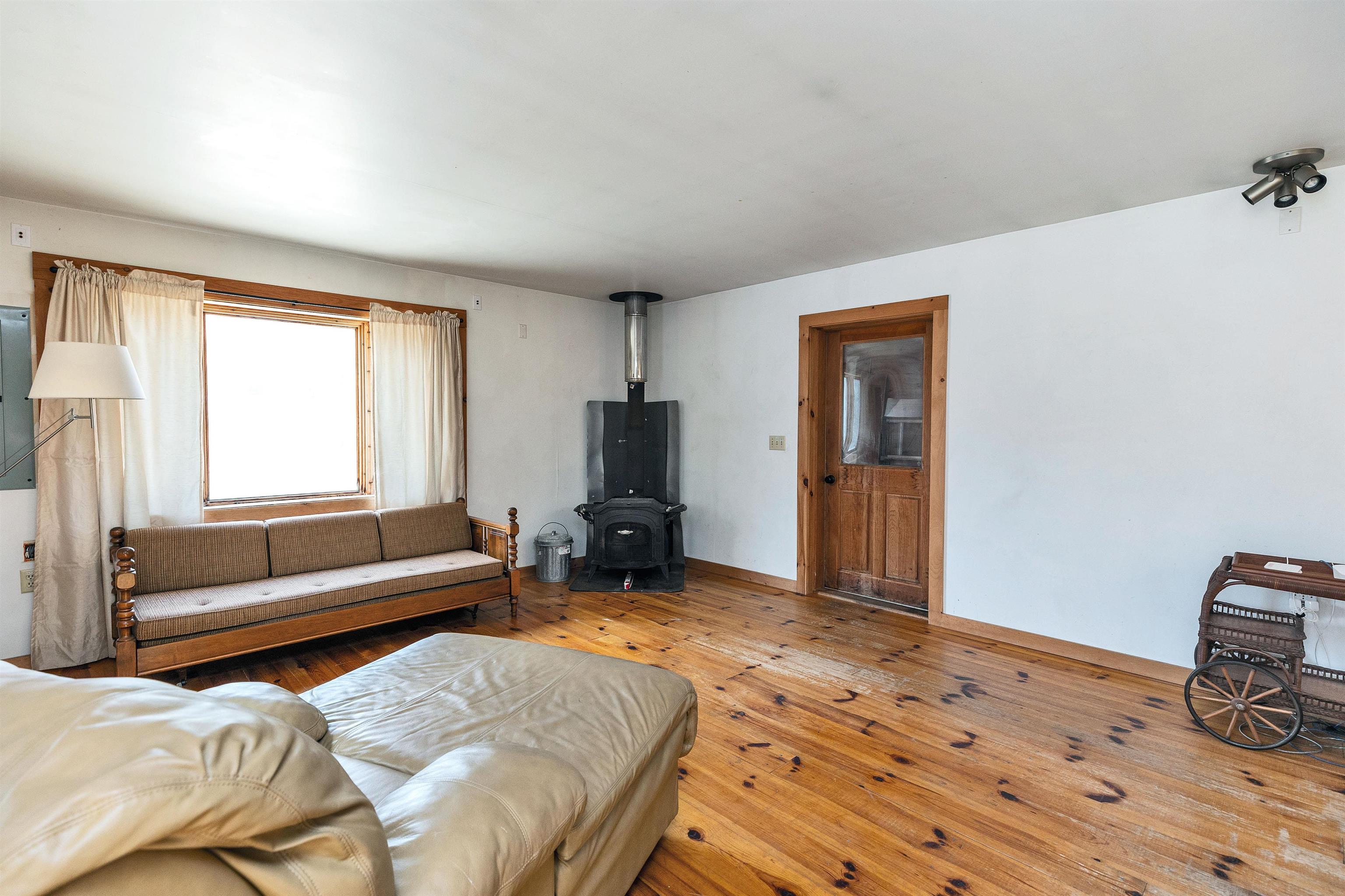 Bennington, New Hampshire 03442, United States, 2 Bedrooms Bedrooms, ,3 BathroomsBathrooms,Residential,Active,135580