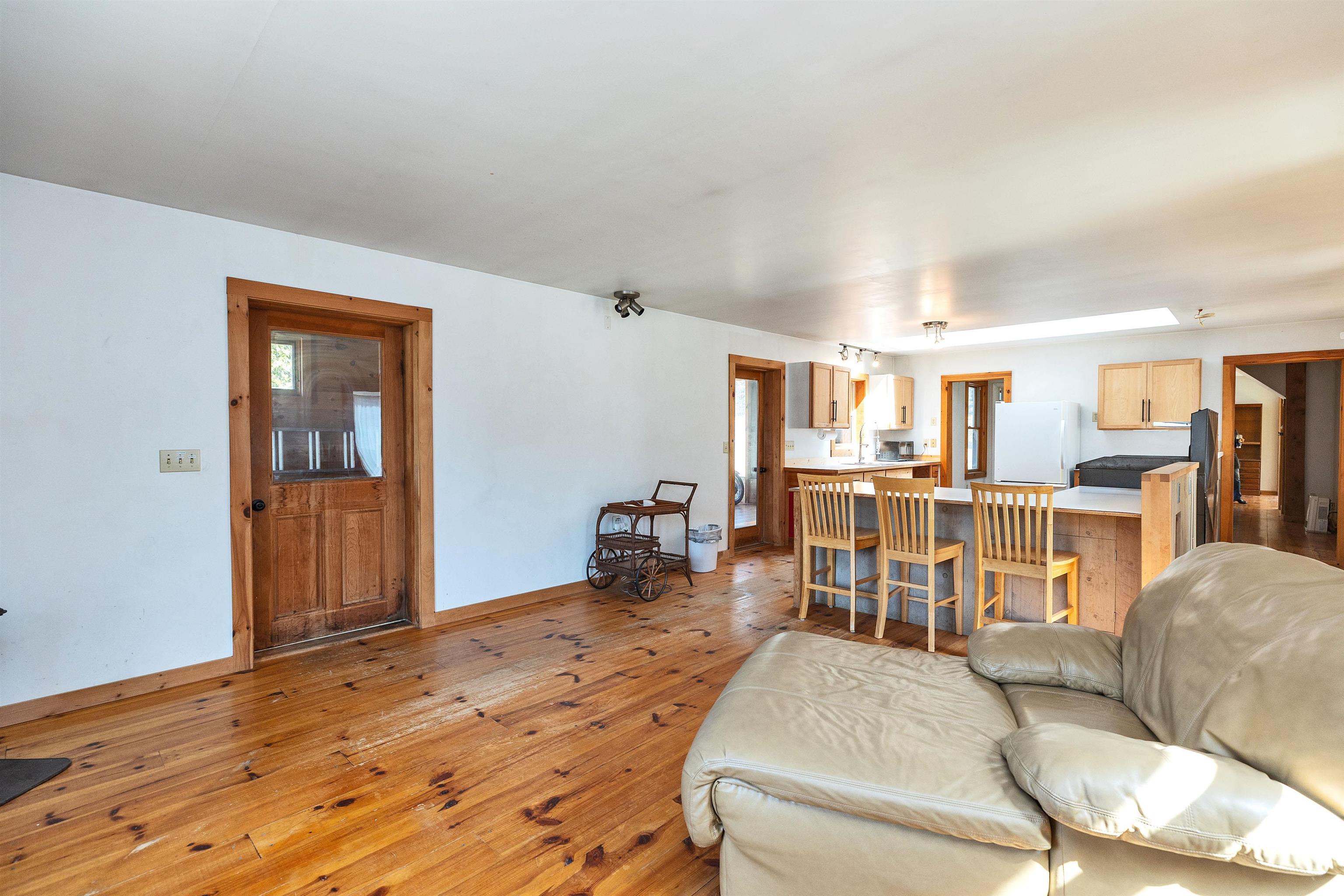 Bennington, New Hampshire 03442, United States, 2 Bedrooms Bedrooms, ,3 BathroomsBathrooms,Residential,Active,135580