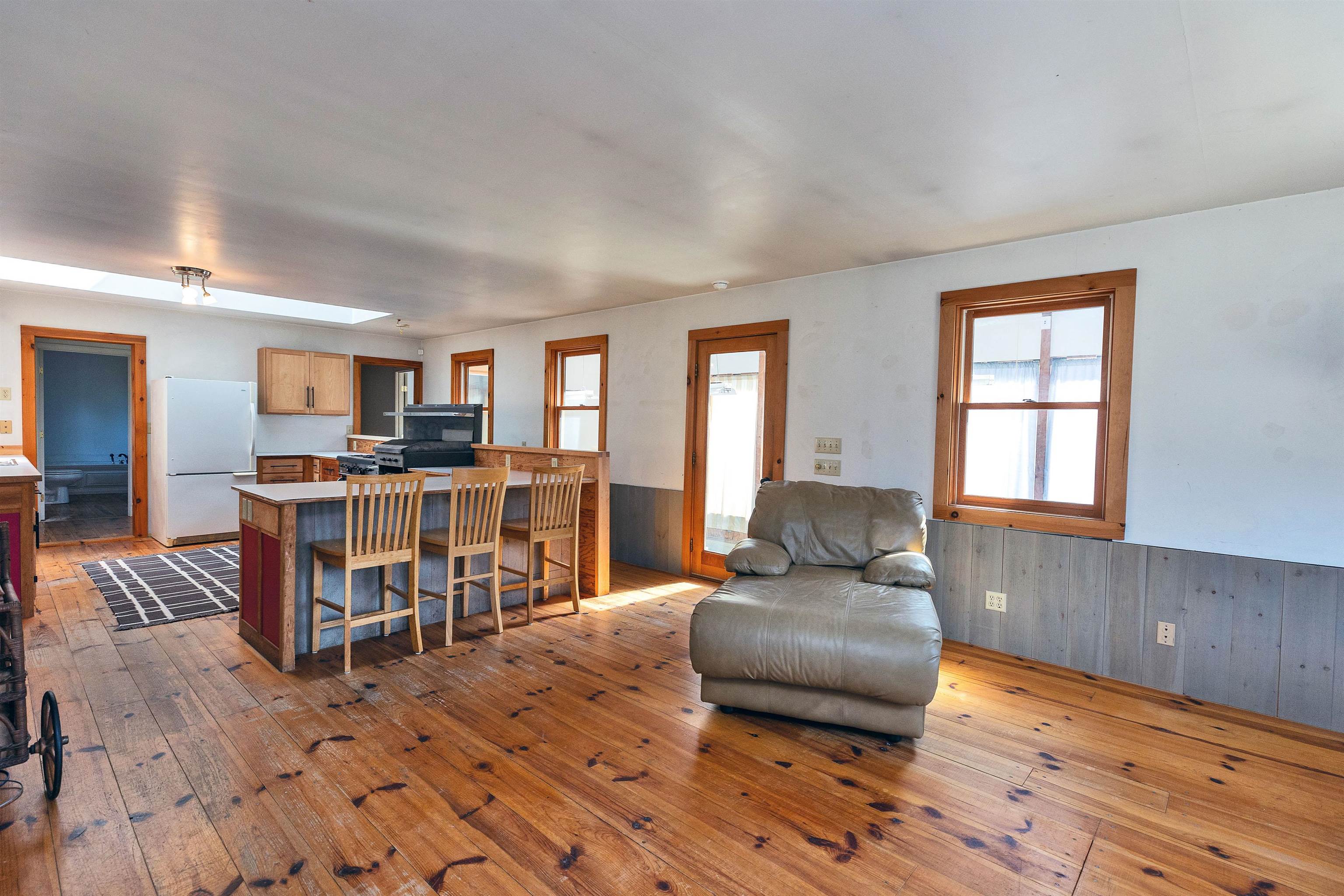 Bennington, New Hampshire 03442, United States, 2 Bedrooms Bedrooms, ,3 BathroomsBathrooms,Residential,Active,135580