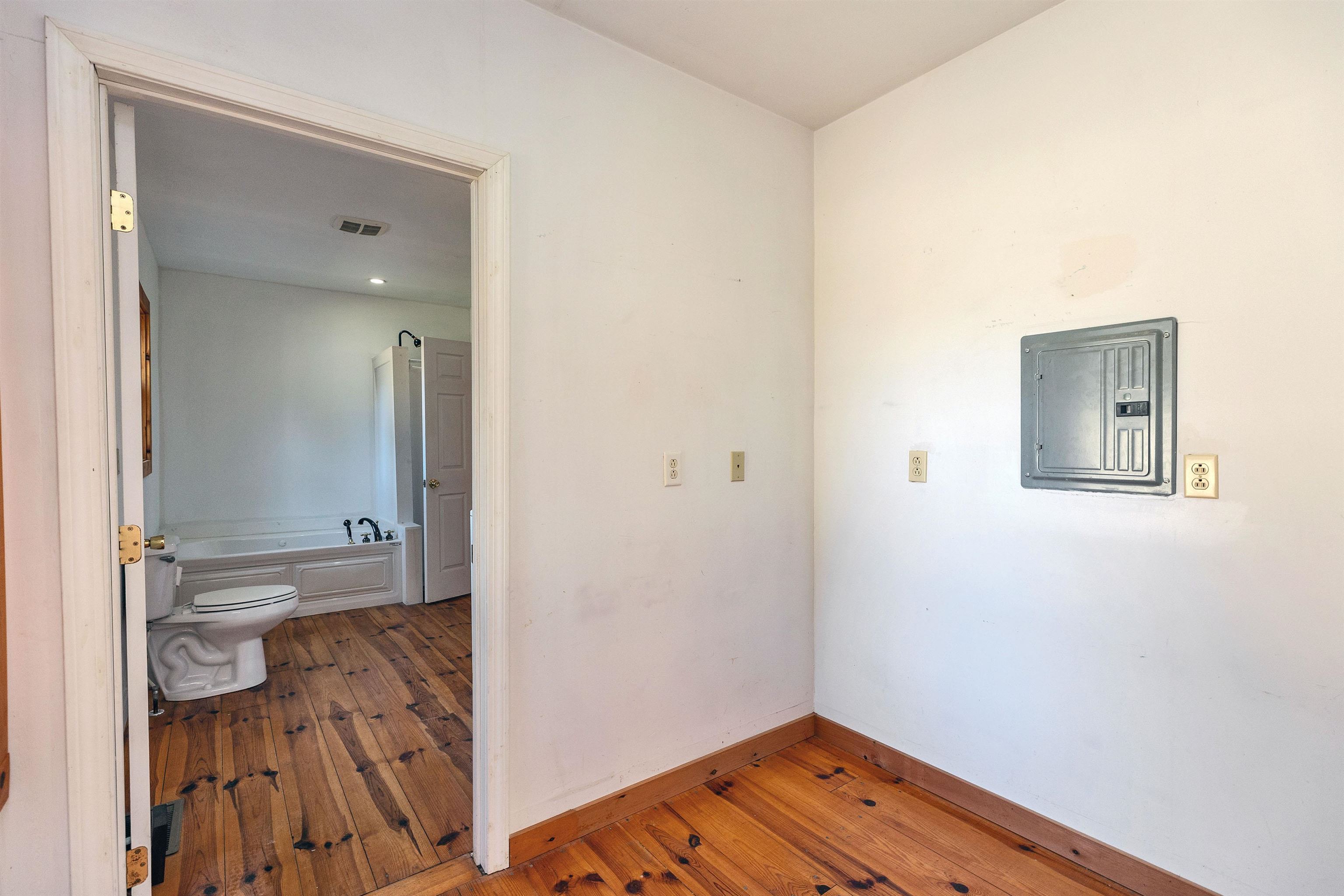 Bennington, New Hampshire 03442, United States, 2 Bedrooms Bedrooms, ,3 BathroomsBathrooms,Residential,Active,135580