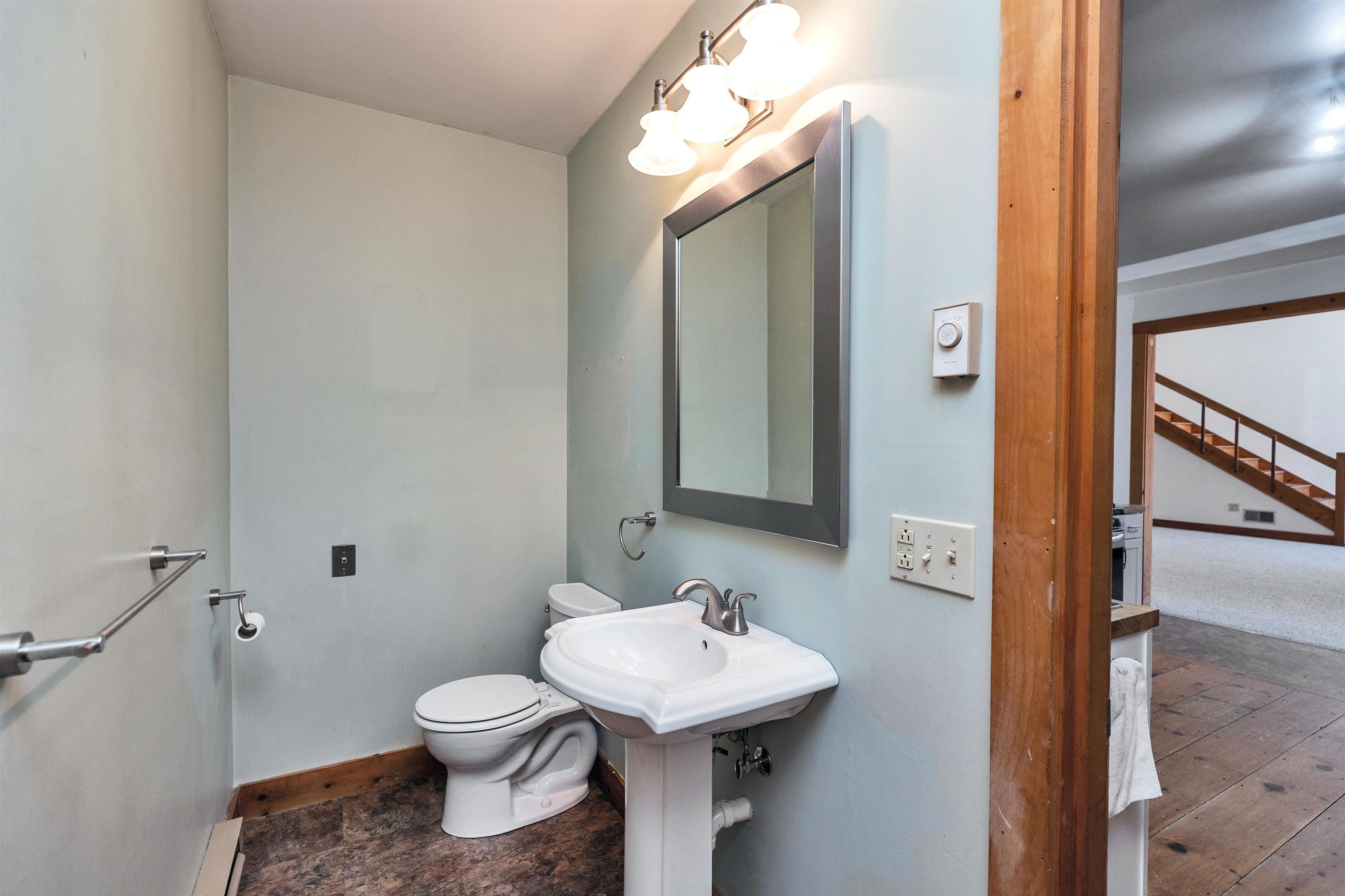 Bennington, New Hampshire 03442, United States, 2 Bedrooms Bedrooms, ,3 BathroomsBathrooms,Residential,Active,135580