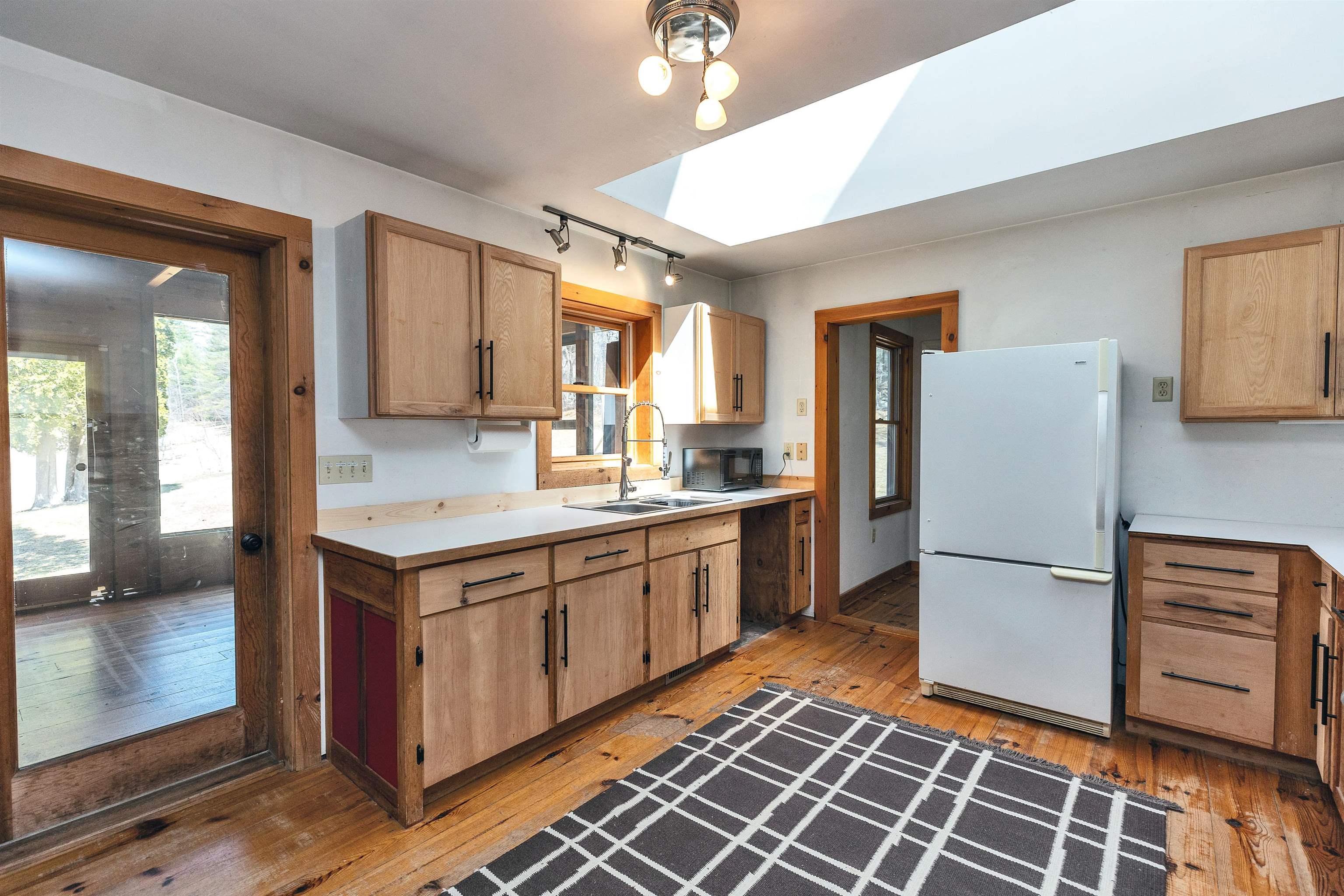 Bennington, New Hampshire 03442, United States, 2 Bedrooms Bedrooms, ,3 BathroomsBathrooms,Residential,Active,135580