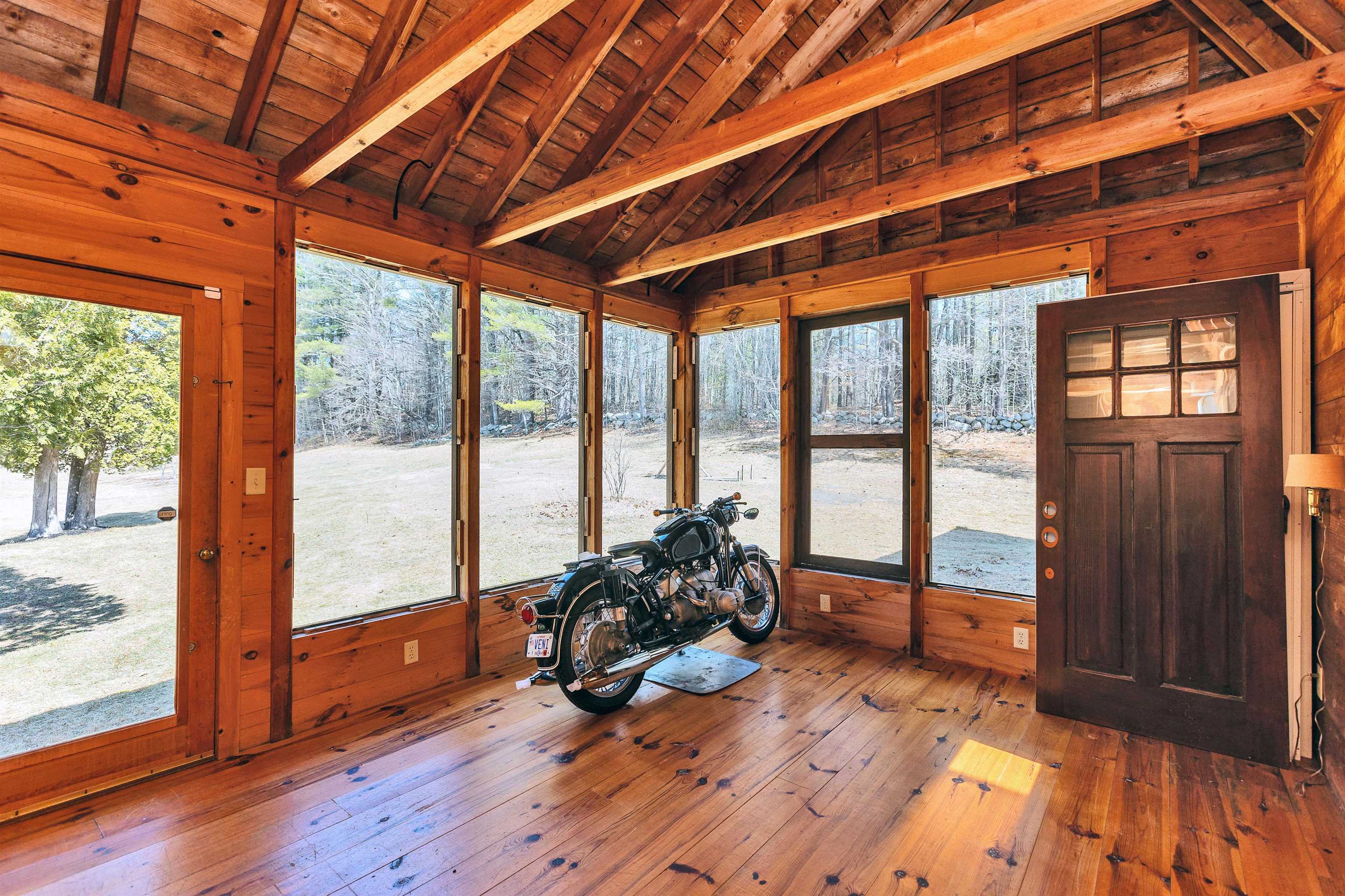 Bennington, New Hampshire 03442, United States, 2 Bedrooms Bedrooms, ,3 BathroomsBathrooms,Residential,Active,135580