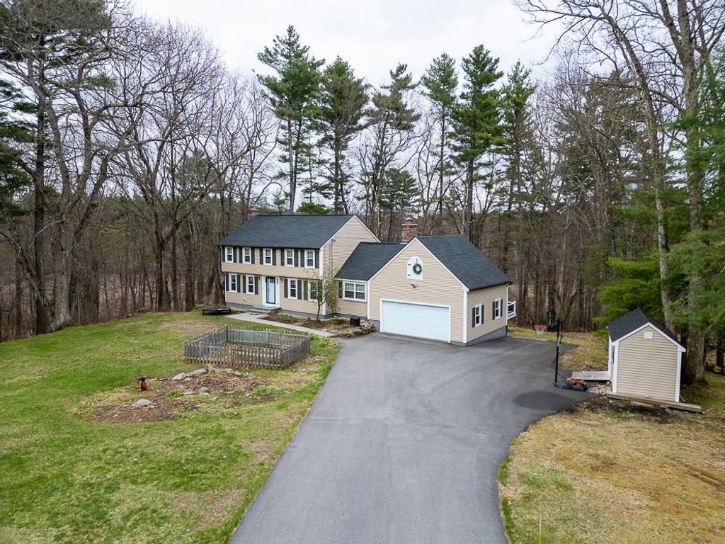 Photo of 6 Hubbard Hill Road, Derry, NH 03038 (MLS # 5085353)