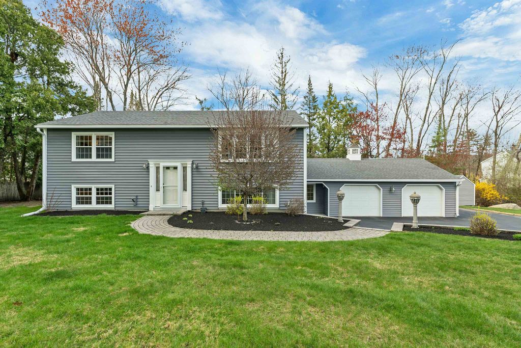 Photo of 6 Castle Drive, Hooksett, NH 03106 (MLS # 5085835)